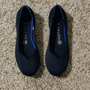 Rothys round flats